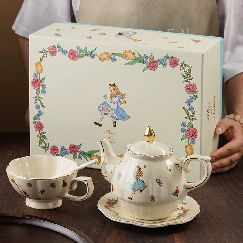 Alice in Wonderland Tea set